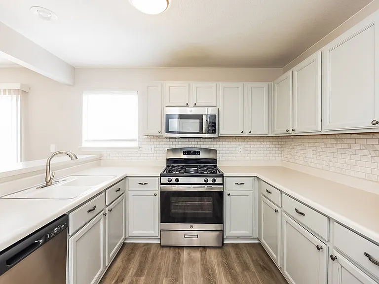 6325 Ashridge Ct — Photo 6