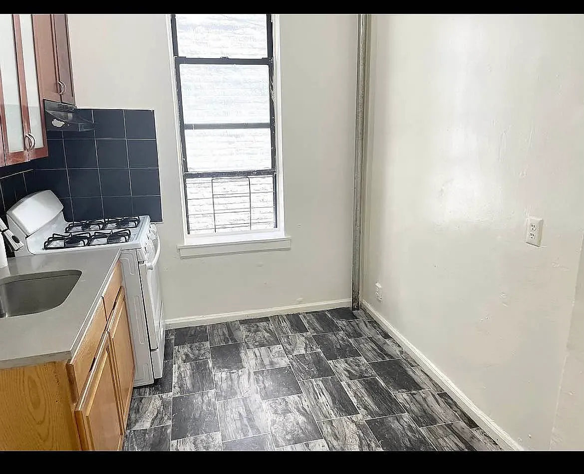 2204 Clarendon Road — Photo 4