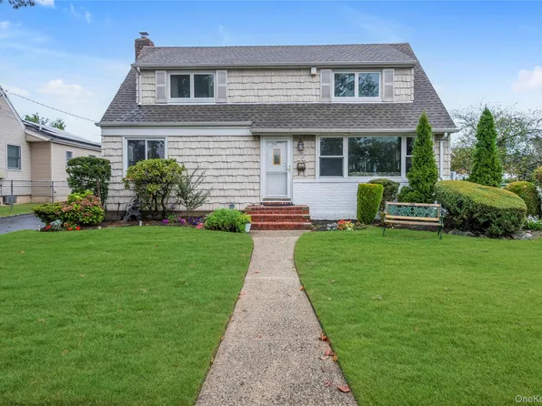 25 Campbell Street, New Hyde Park, NY 11040