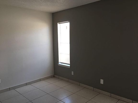 5th image of 3524 E Glen Dr #B
