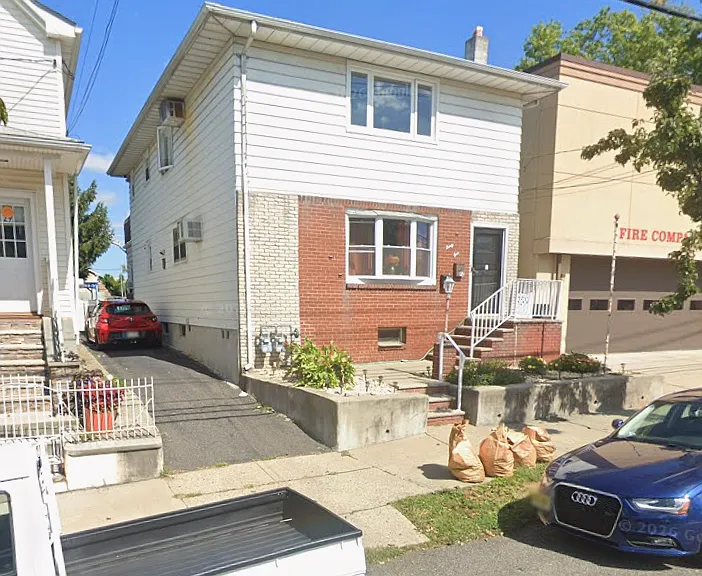 31 Plauderville Ave #2 — Photo 1