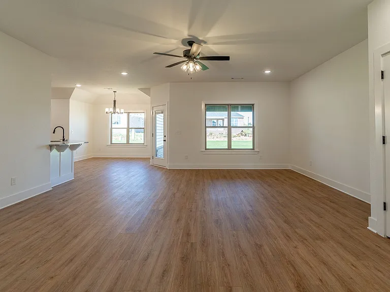 952 Petit Jean St — Photo 5