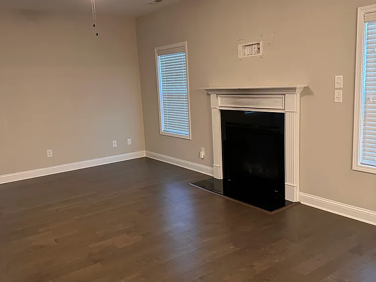 325 Gadson Dr — Photo 2