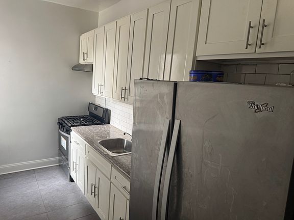 3rd image of 415 E 16th St APT D9