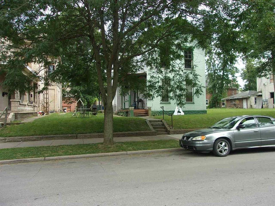 2nd image of 109 N 12th St