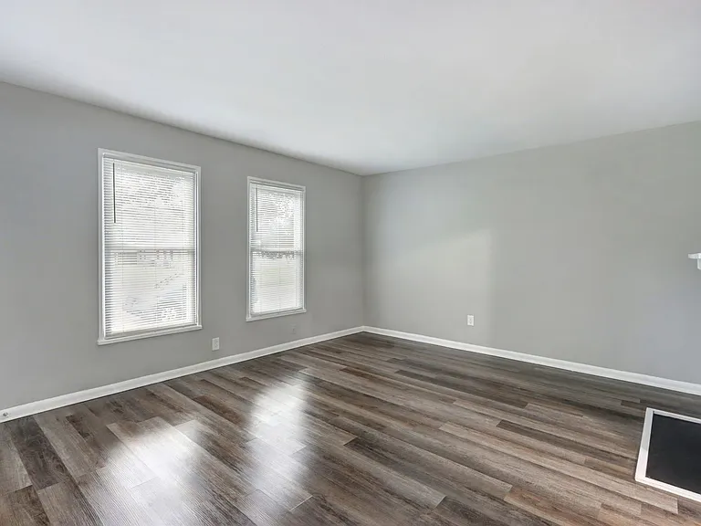 2104 Mississippi Ave — Photo 3