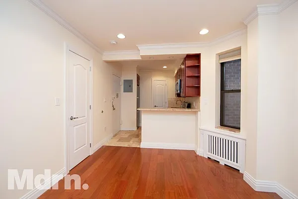 Rented by Mdrn Residential | media 13