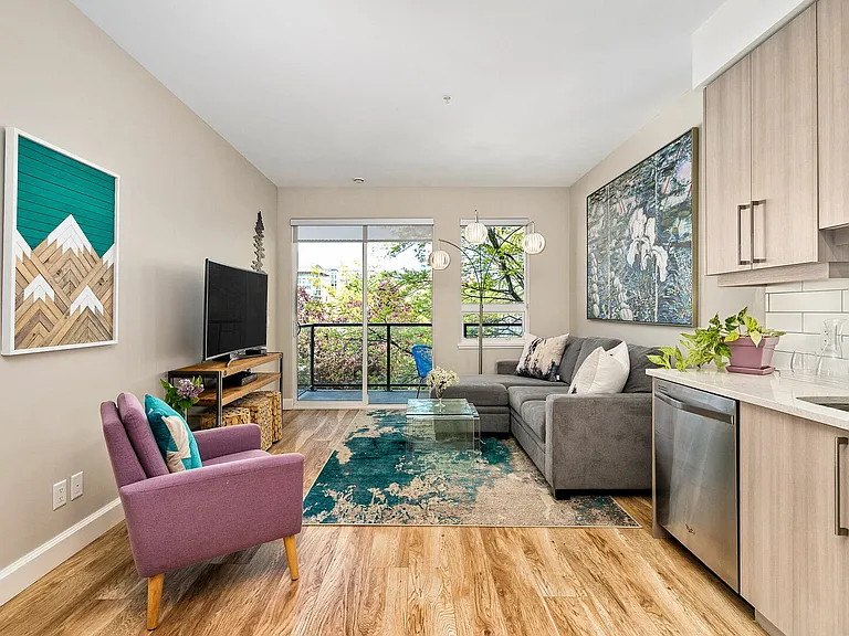 595 Pandora Ave #303 — Photo 4