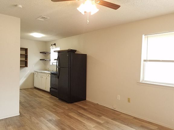 4th image of 106 W Hudson St #579600246