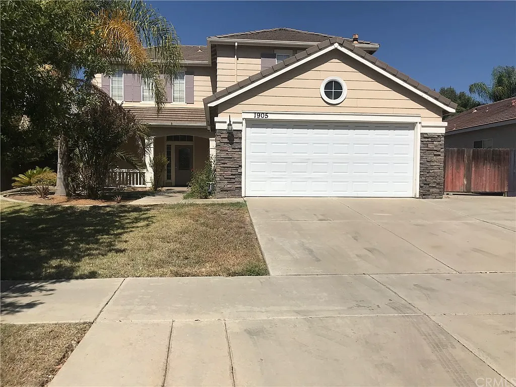 1905 Pinehurst Dr photo 1