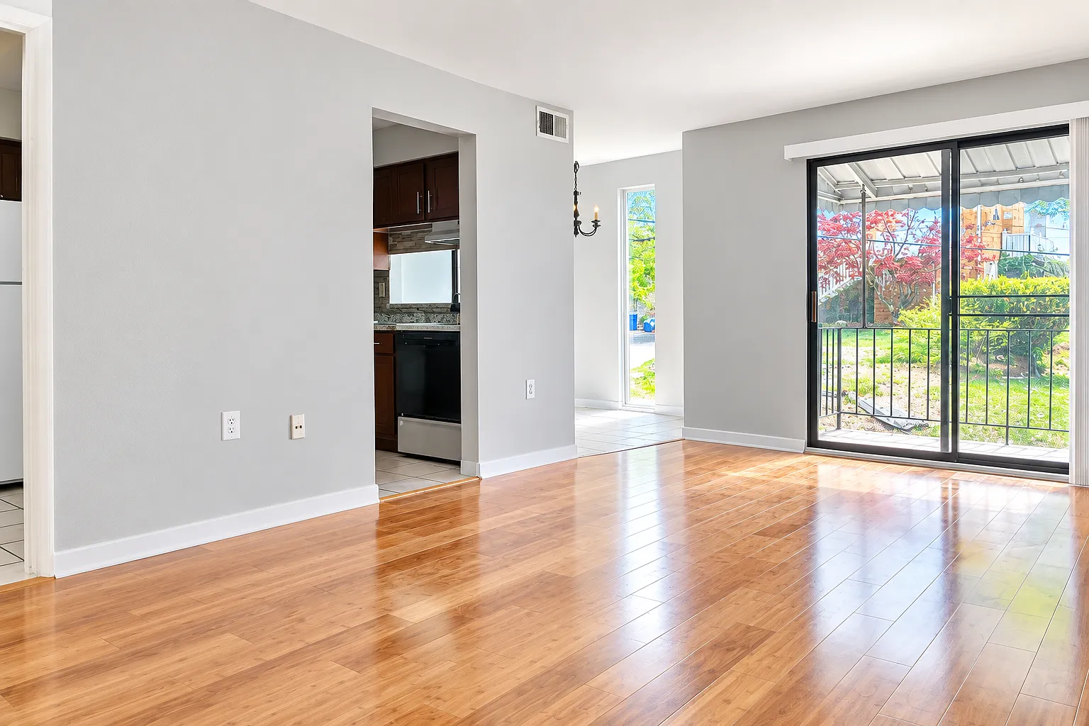 2 bed, 800 sqft, $1,165 — Photo 3