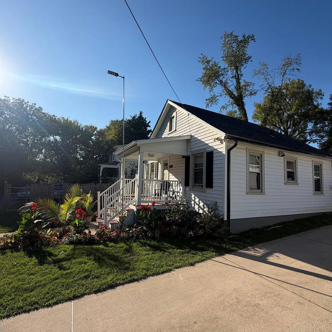 3 bed, 1.0 bath, 1008 sqft, $2,500 — Photo 3