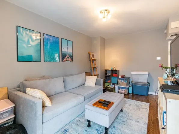 1861 N Hoyne Ave #2R, Chicago, IL 60647