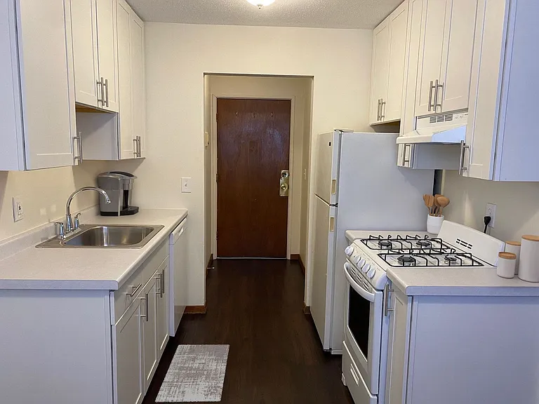2420 Dupont Ave S — Photo 14