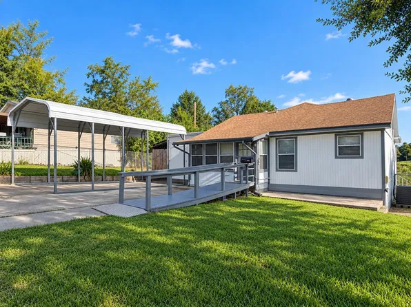 210 Magnolia Cv, Onalaska, TX 77360