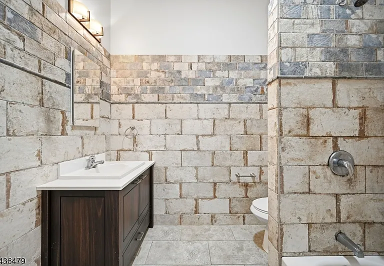 180 Spring St #304 — Photo 17