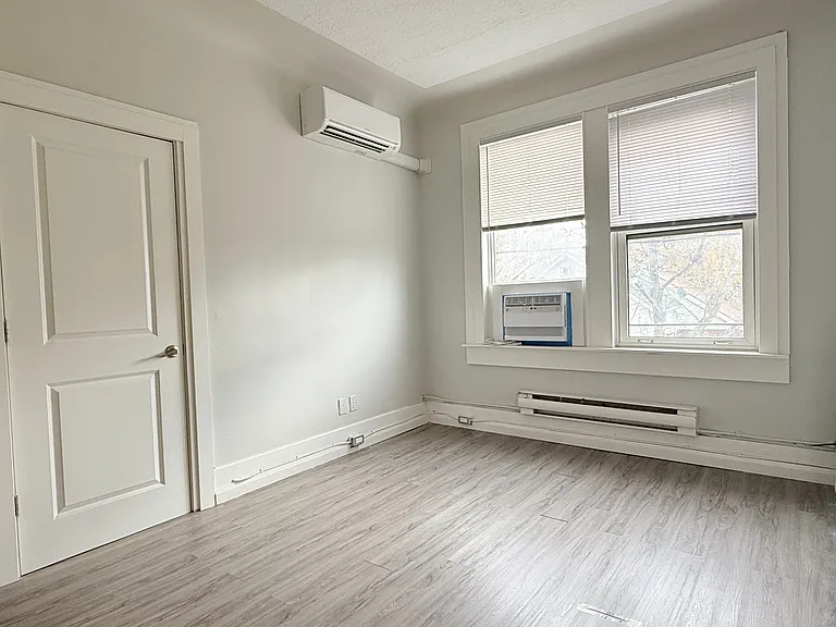 1495 Gladstone Ave #303 — Photo 5