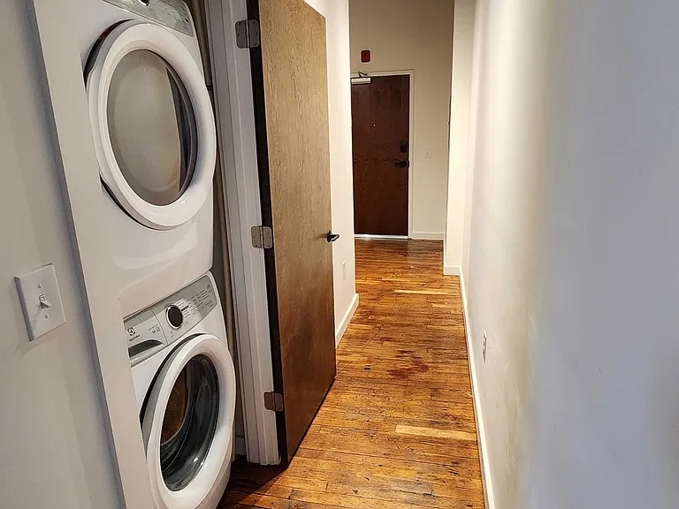351 Campbell Ave SW — Photo 8