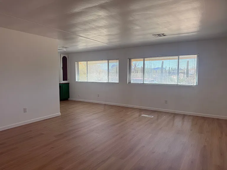 6820 N Blue Blvd — Photo 6