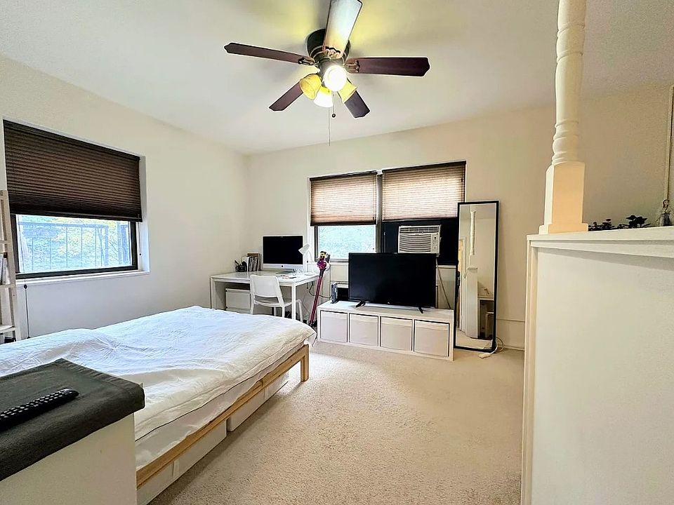 2nd image of 3031 Edwin Ave APT 2J
