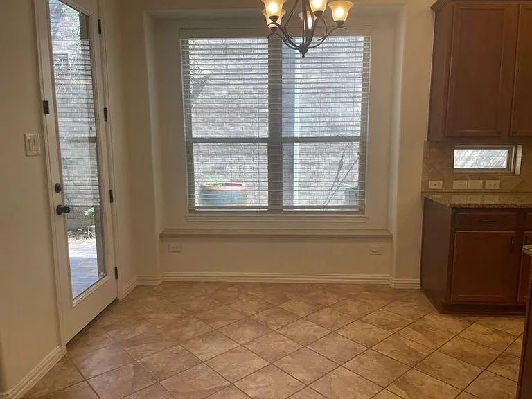 2444 Sunderland Ln — Photo 5