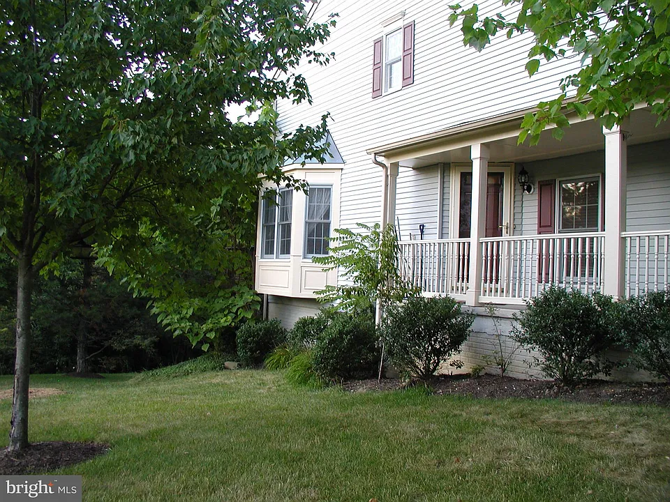 8686 Manahan Dr
