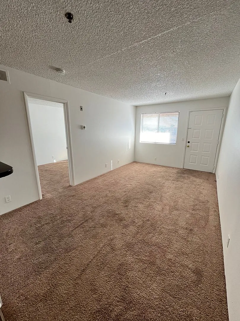 1 Bedroom 1 Bathroom Condo unit Near Las Vegas Strip! — Photo 2