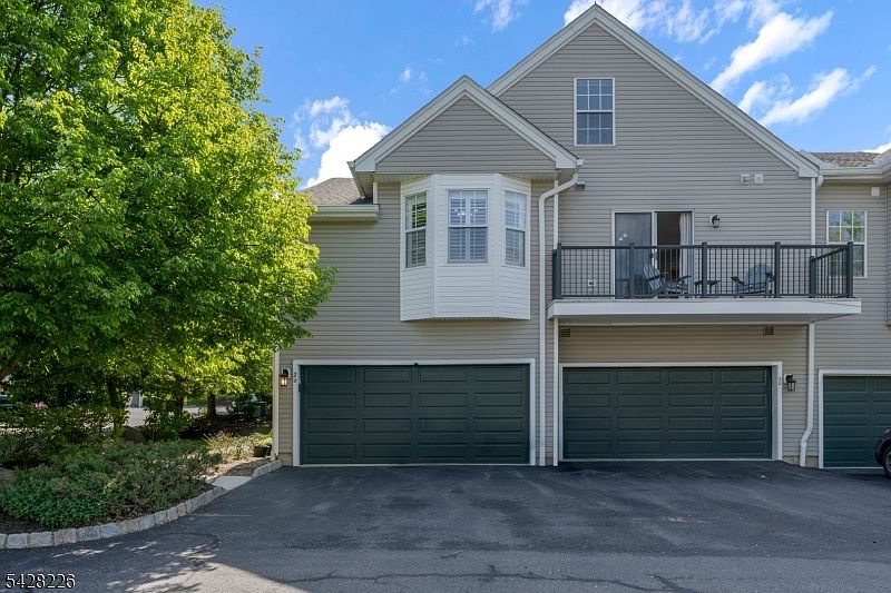 1st image of 26 Heatherwood Lane