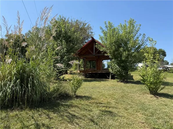 53 N Lakeview Dr, Pleasanton, KS 66075