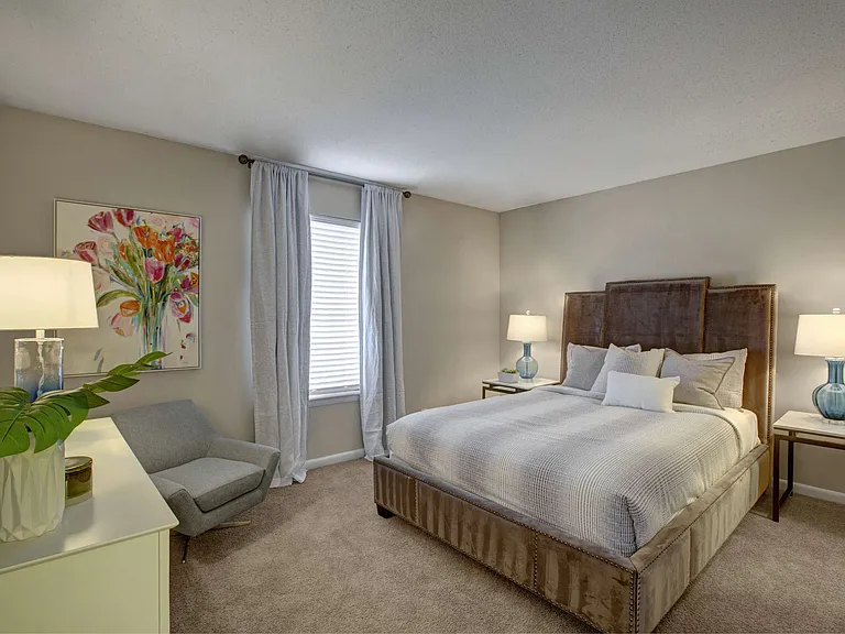 Lacota Apartments — Photo 43