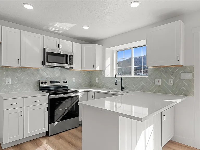 2164 N 1450 E — Photo 8