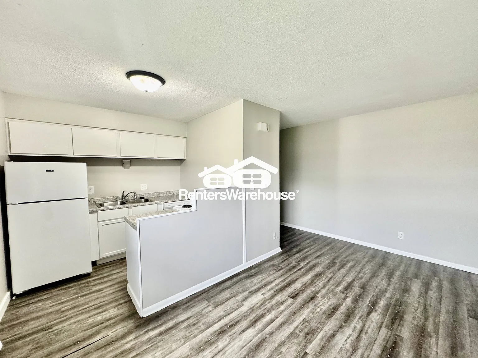 One Bedroom Apartment — Photo 2