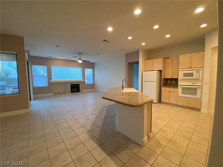 386 Apple River Ct — Photo 9