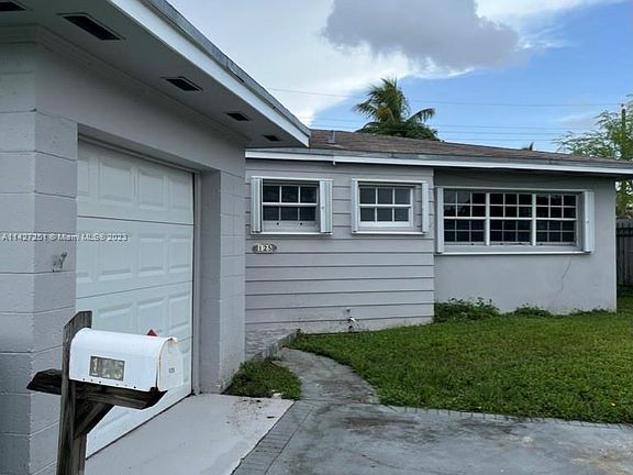 5th image of 125 NW 193rd St
