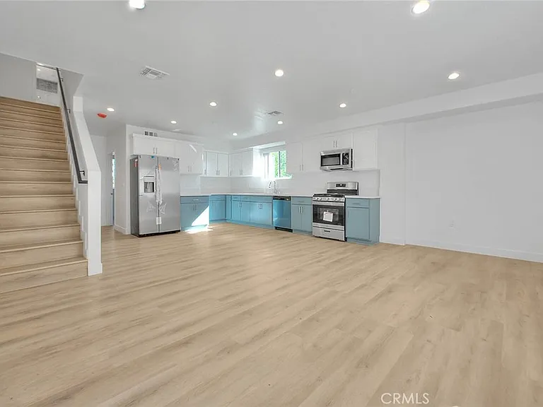 5852 Vineland Ave #5852-2 — Photo 32