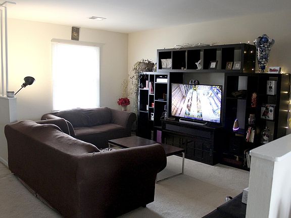 4th image of 1103 N Amelia St