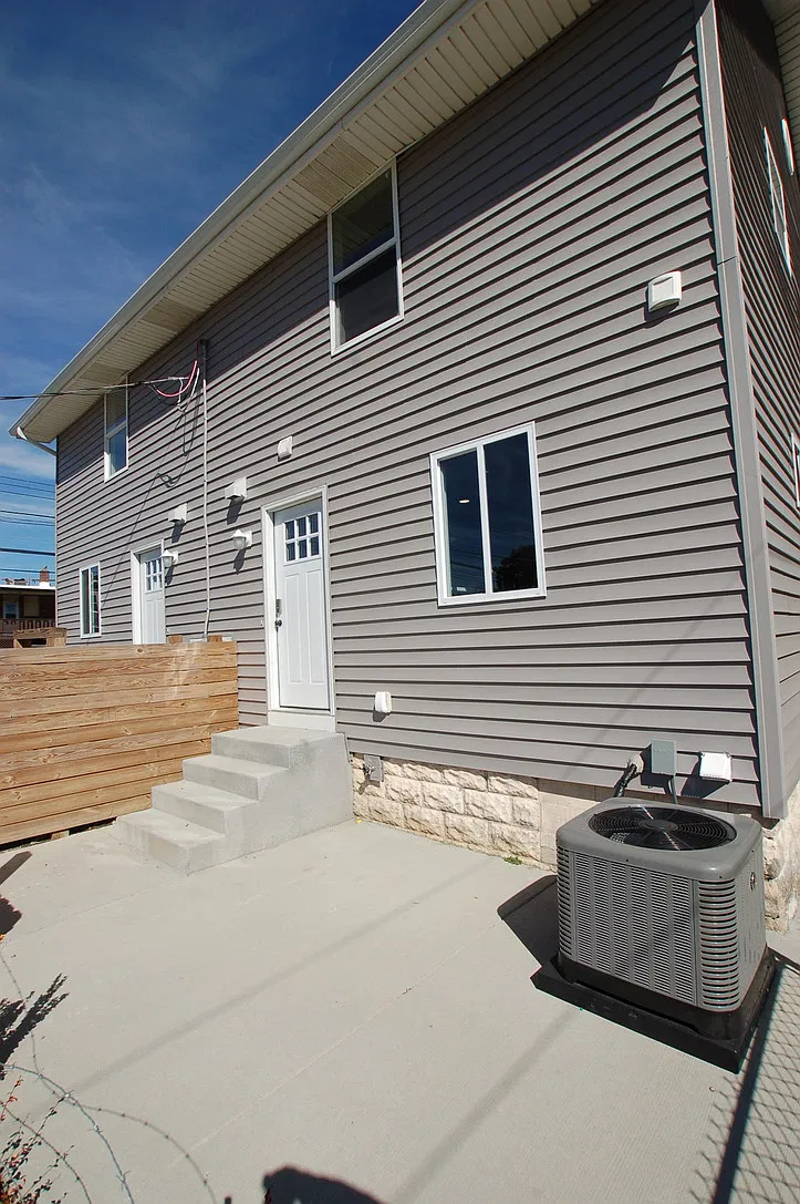 2 bed, 1.5 bath, 900 sqft, $1,500 — Photo 2
