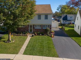 828 Cricket Rd, Secane, PA 19018