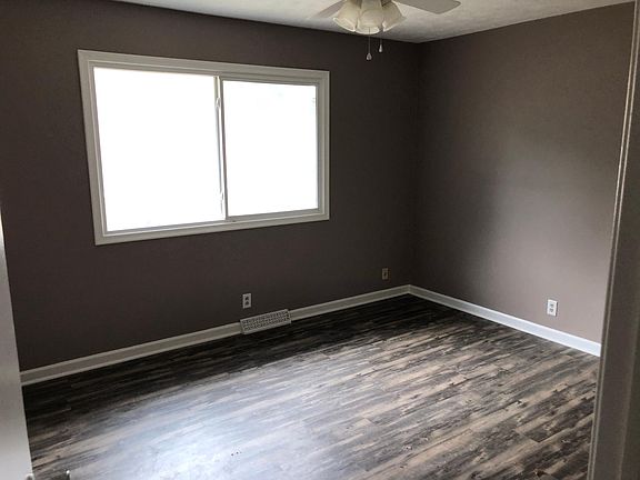 5th image of 5806 S 136th St