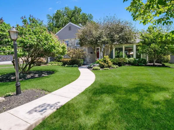 2002 Lantern Ln, Oreland, PA 19075