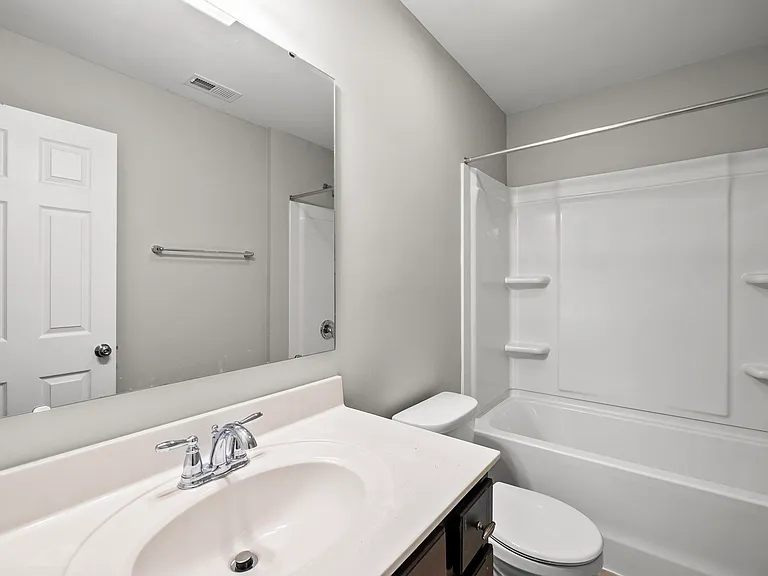 313 Great Northern Sta — Photo 8