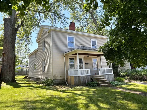 73 W Main St, Le Roy, NY 14482