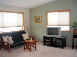 1456 Cottonwood Ave, Minot, ND 58701