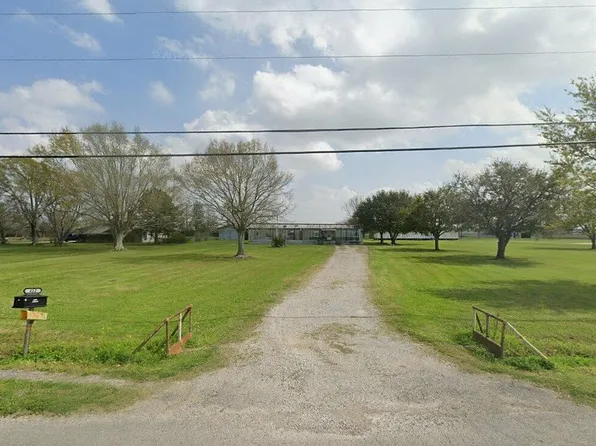 402 Manchester Mnr, Thibodaux, LA 70301