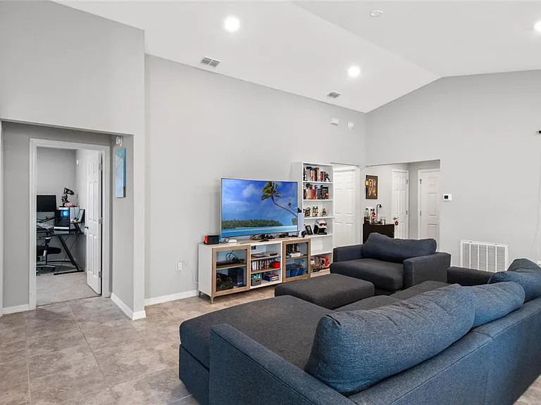 524 Scenic Bluff Blvd — Photo 11