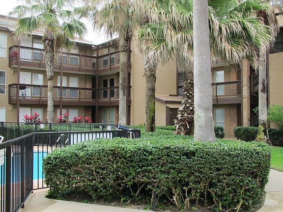 3rd image of 3608 Gulf Blvd #201