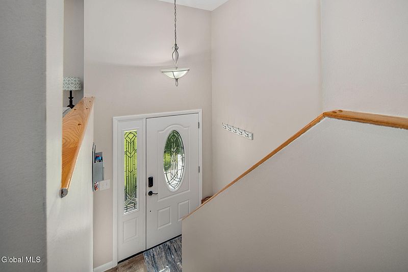 4th image of 32 Scully Avenue
