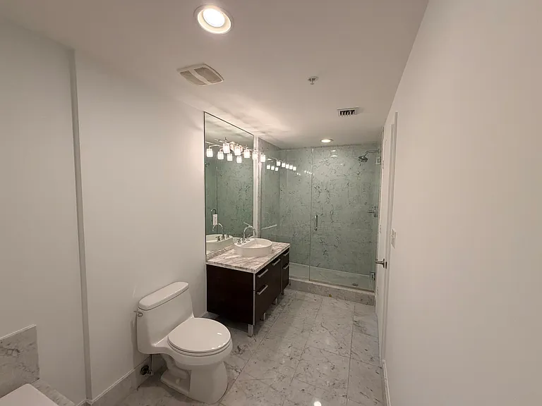 253 NE 2nd St #1006 — Photo 10