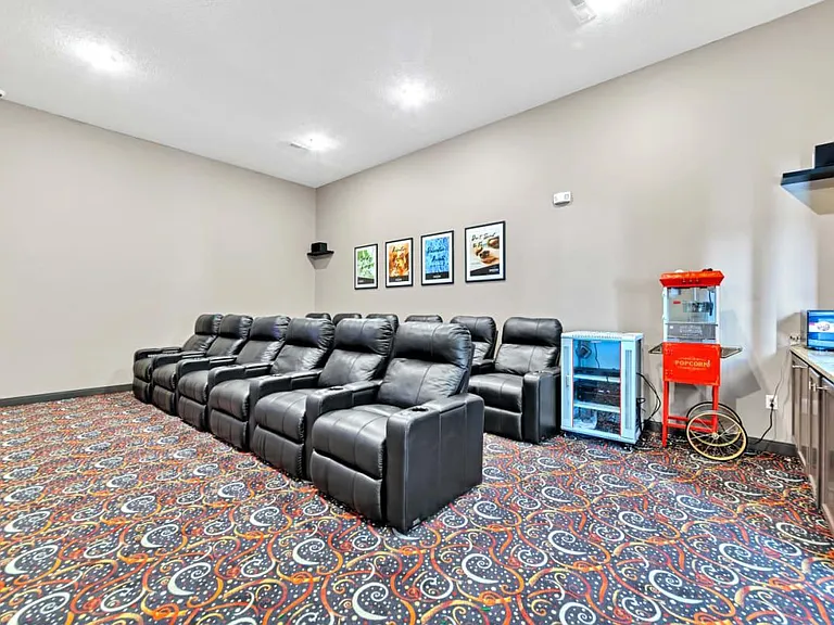 Hutchison Place Apartments — Photo 34