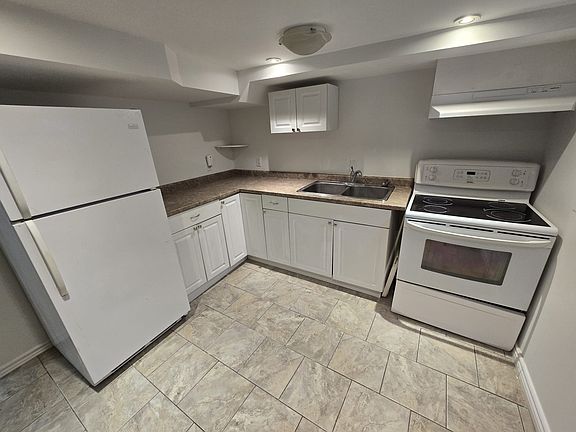 5th image of 461 Victoria St S Unit B